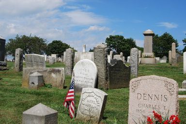 1024px-Newport_Cemetery